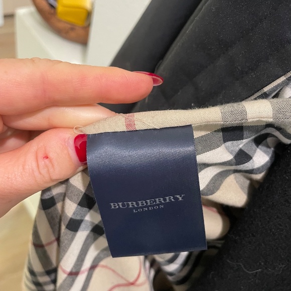 Burberry Women’s Trench Jacket with detachable hood and liner - Picture 2 of 4